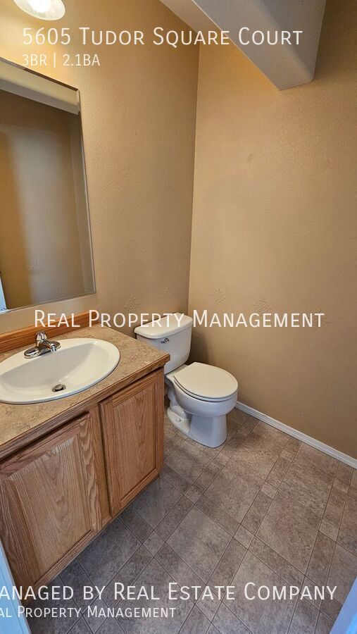 Building Photo - 5605 Tudor Square Ct