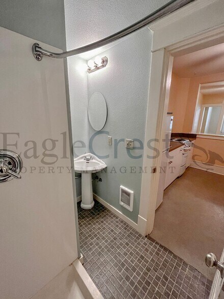Building Photo - 105NSP