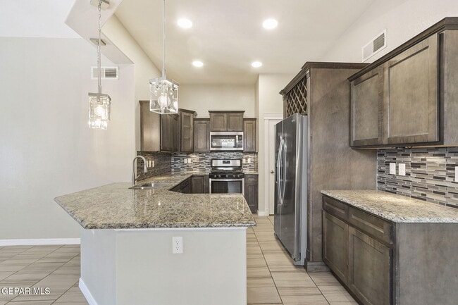 Building Photo - 14832 Sunny Land Ave