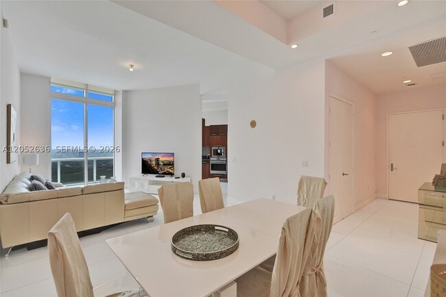 Building Photo - 16001 Collins Ave