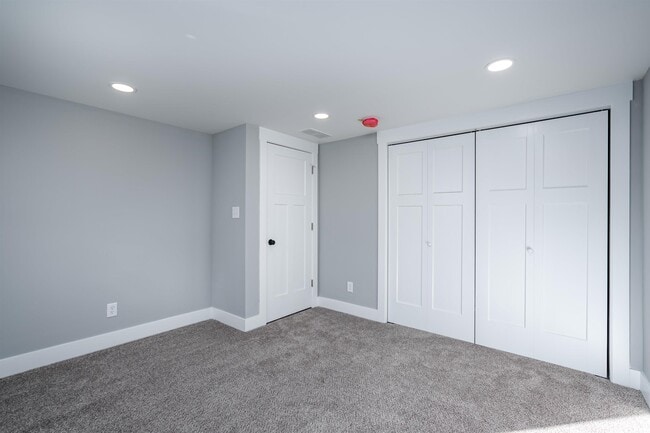 Building Photo - 1700 E Moffett Ln