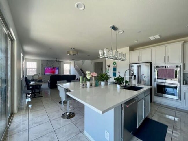 Building Photo - Beautifully upgraded 4 BD /3 BA plus Den home in the desirable subdivision of Tierra Del Rio!