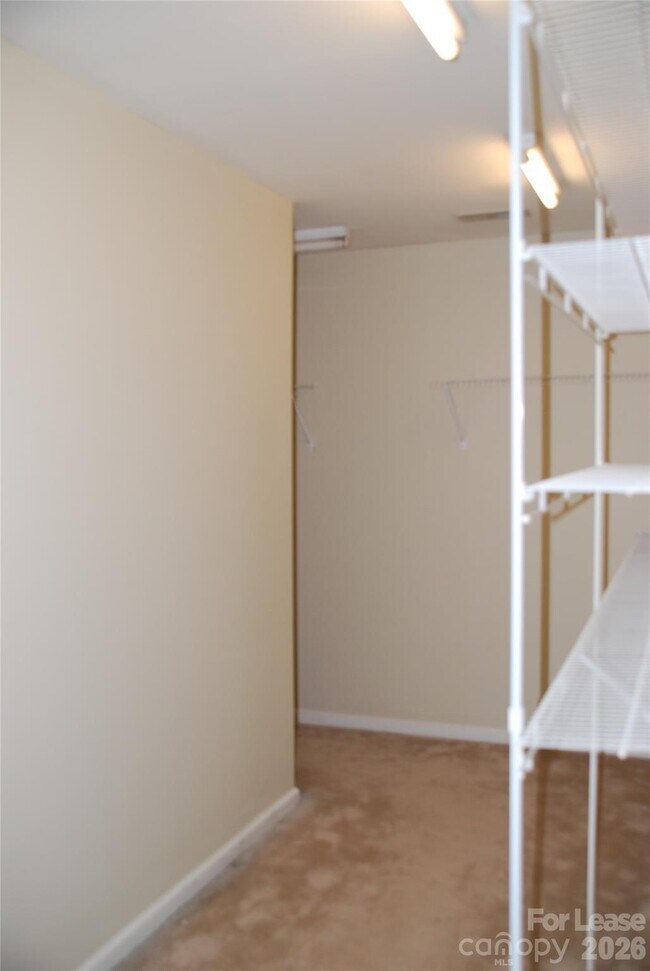 Building Photo - 733 Meadow Lake Dr