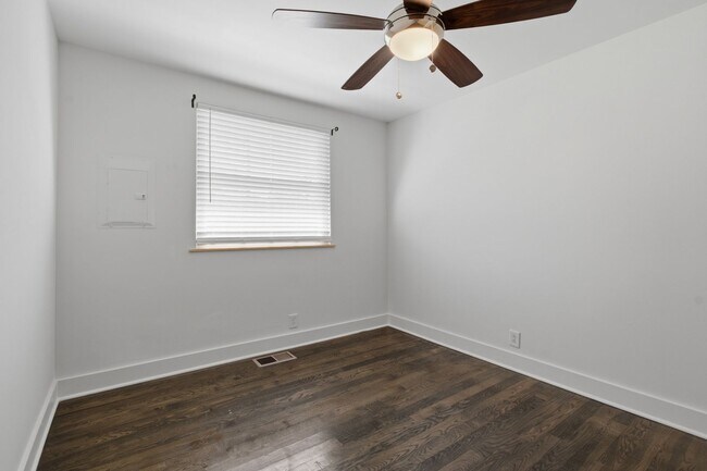 Building Photo - 1147 Cahal Ave