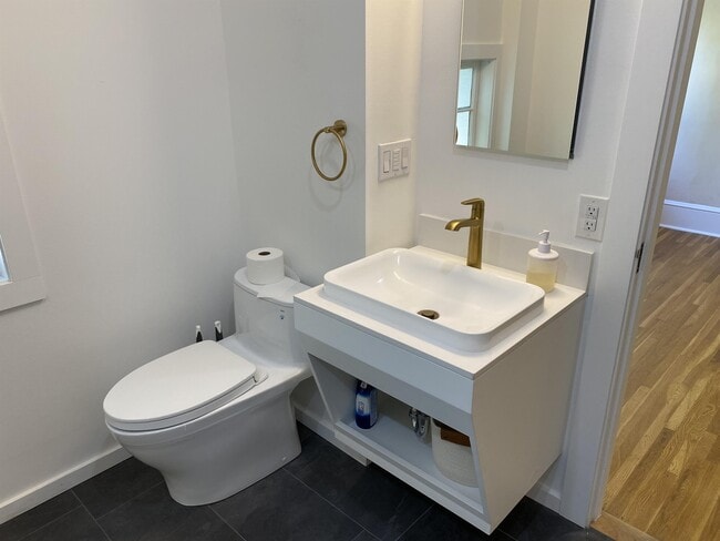 Building Photo - 1614 SE 22nd Ave