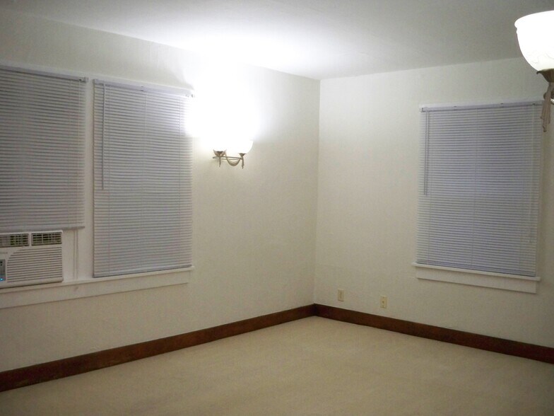 Building Photo - 331 W Cedar St