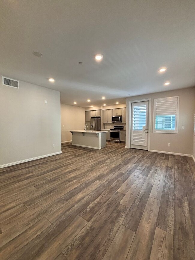 Building Photo - Move-In Ready - New Build 2 Bed / 2 Bath Condo in Milpitas