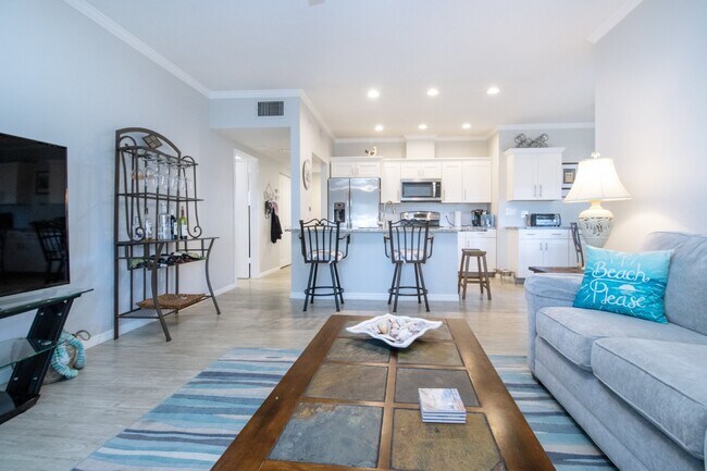 Building Photo - Fully Furnished - 2 bed 2 Bath villa - South Sarasota