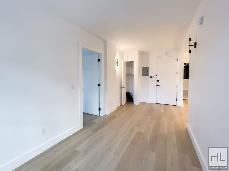 Building Photo - President Street / Spacious 1-Bed 1-Bath /...