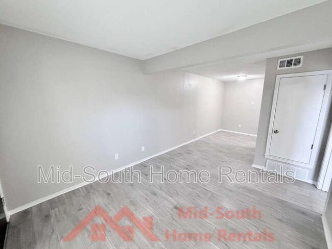 Building Photo - 139 N Claybrook St