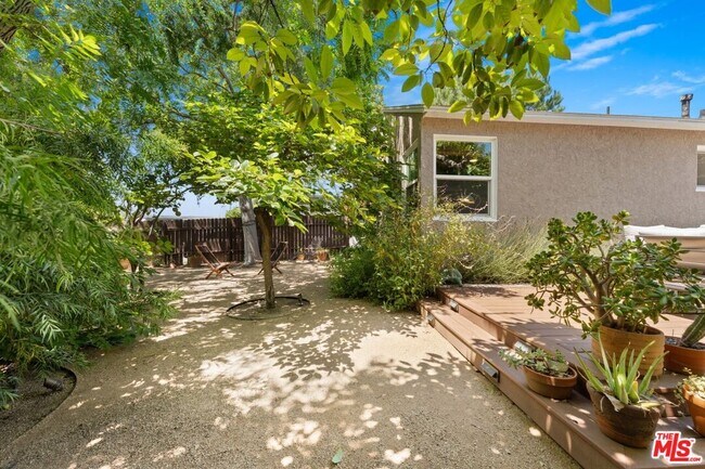 Building Photo - 1338 Montecito Cir
