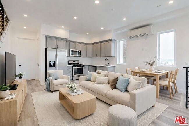 Building Photo - 525 Normandie Ave