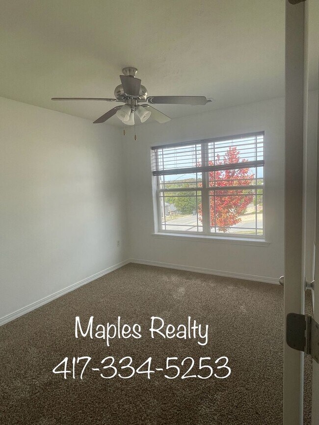 Building Photo - 3 Bedroom, 2 Bath Home for RENT in Hollister, MO