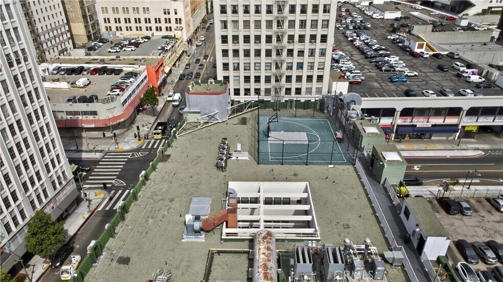 Building Photo - 738 S Los Angeles St