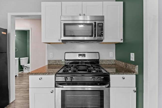 Building Photo - 9011 Quail Valley Dr