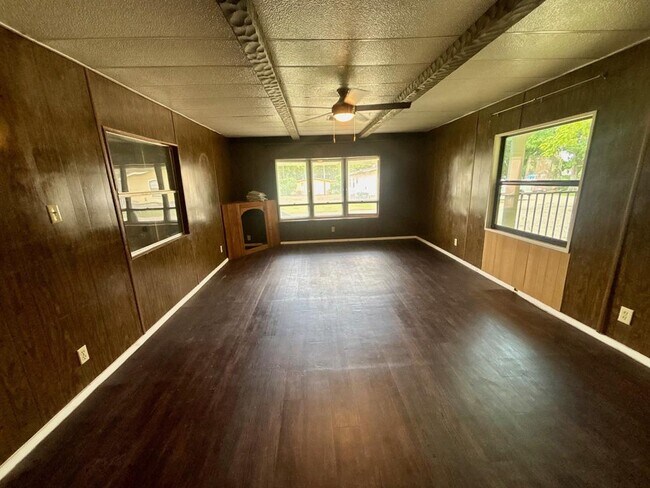 Building Photo - 18602 River Timber Dr