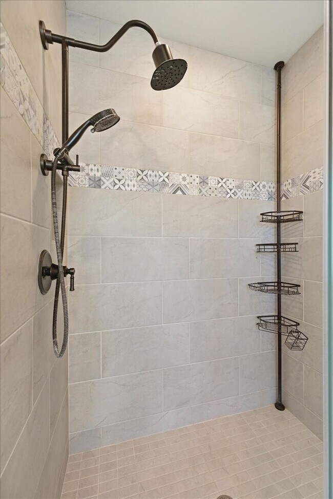 Building Photo - 2225 N 140th Dr