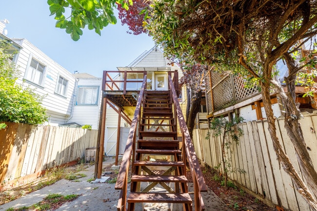 Building Photo - 2840 Bryant St