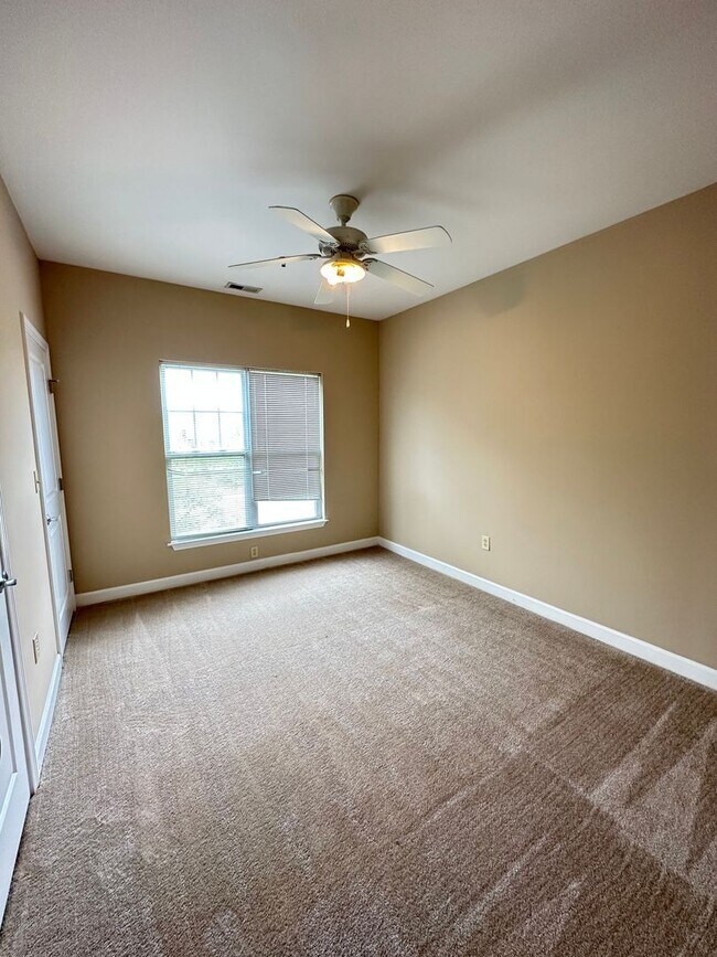 Building Photo - Elon