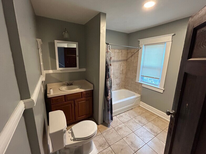 Building Photo - 659 Seward St