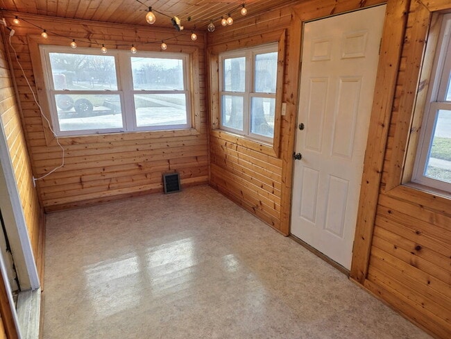 Building Photo - 114 N 5th St