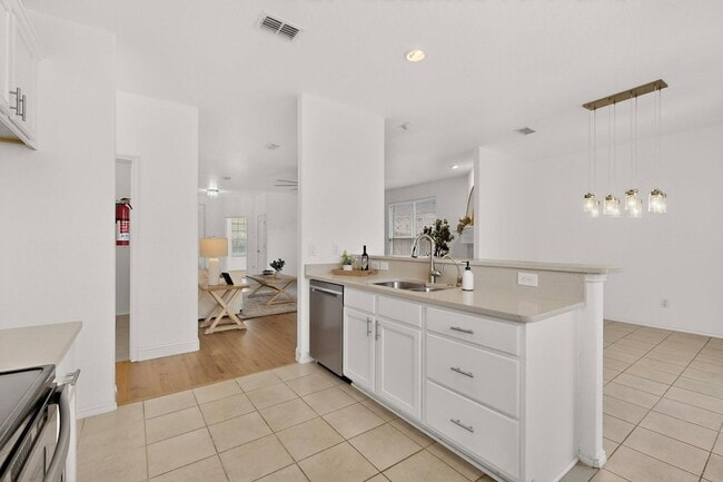 Building Photo - 6212 Topsail Dr