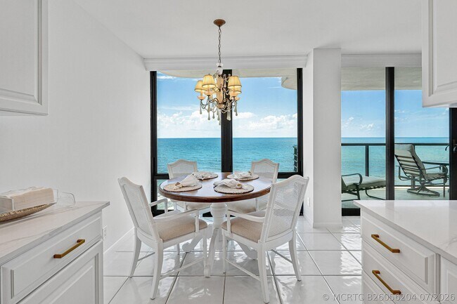 Building Photo - 250 S Ocean Blvd