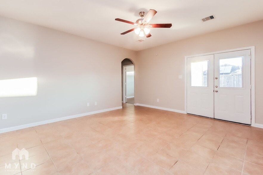 Building Photo - 6510 Pine Tree Dr