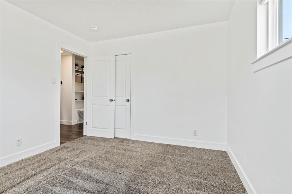 Building Photo - 5750 S 4060 W