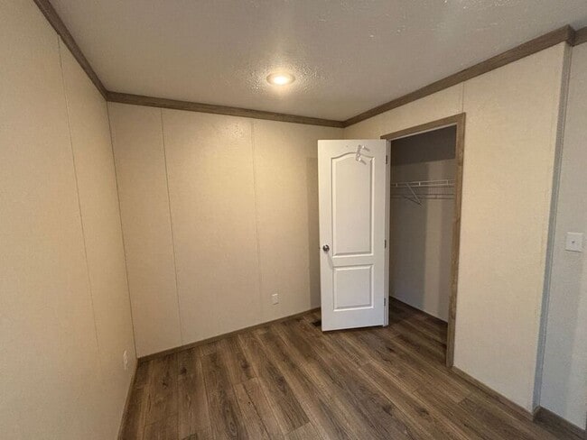 Building Photo - 8907 Deerwood Dr