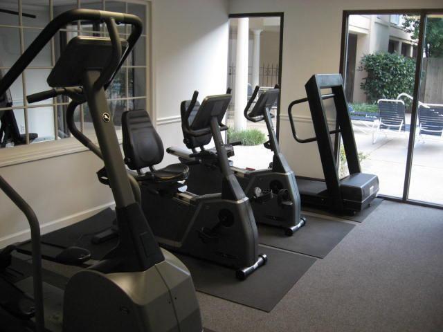 Building Photo - 203 14th St NE