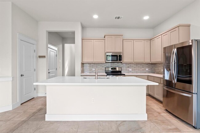 Building Photo - 13001 Hymeadow Dr