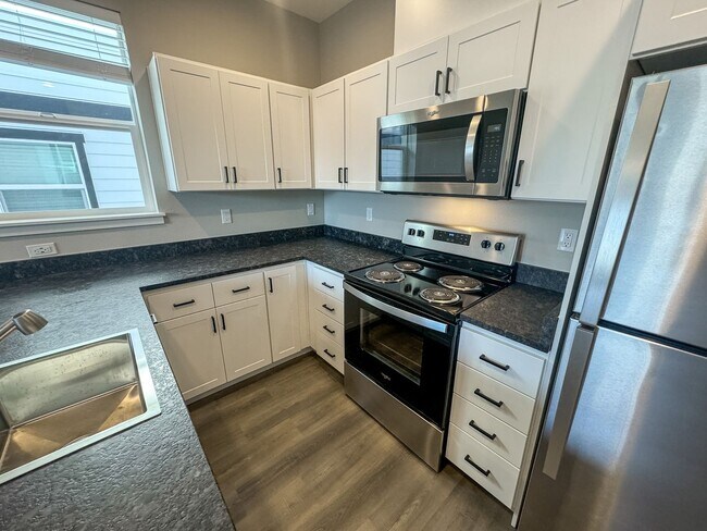 Building Photo - SAW3781