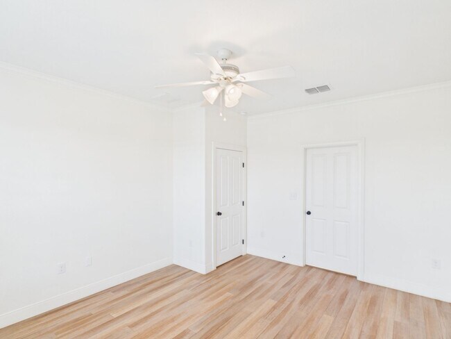 Building Photo - Modern Comfort: 3 Bed, 2 Bath with Garage & Large Pantry