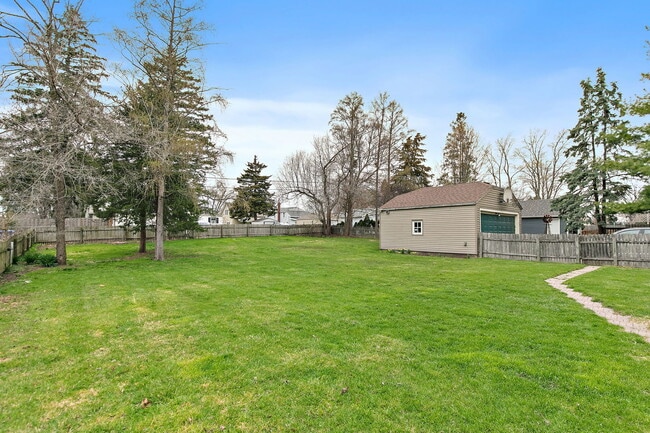 Building Photo - 811 Ellwood Ave