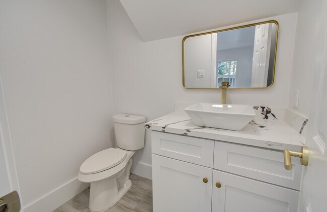 Building Photo - 590 River Plantation Dr