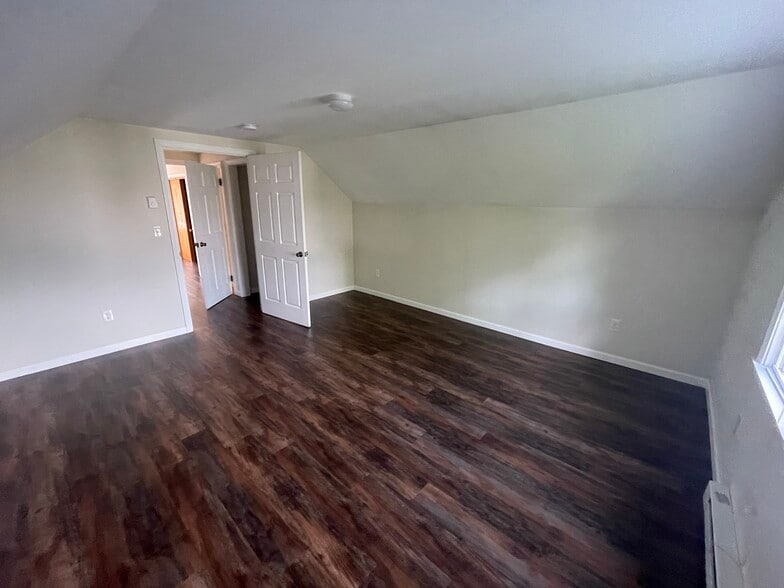 BR 3 - 213 Russell St