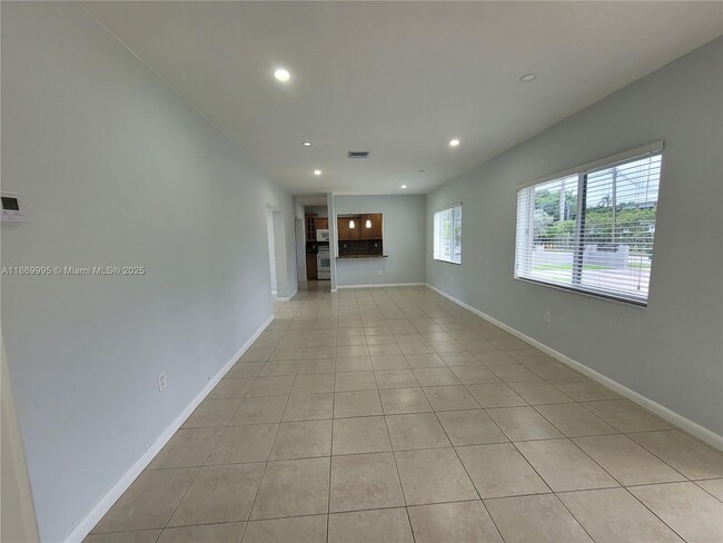 Building Photo - 8839 SW 28th St