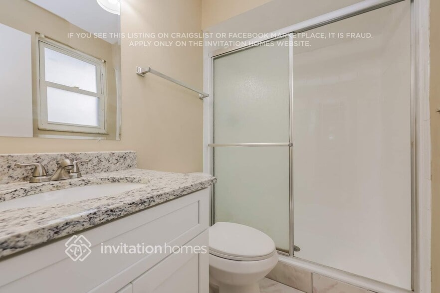 Building Photo - 1705 Village Ct