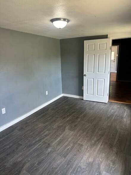 Building Photo - 311 Glamis Ave