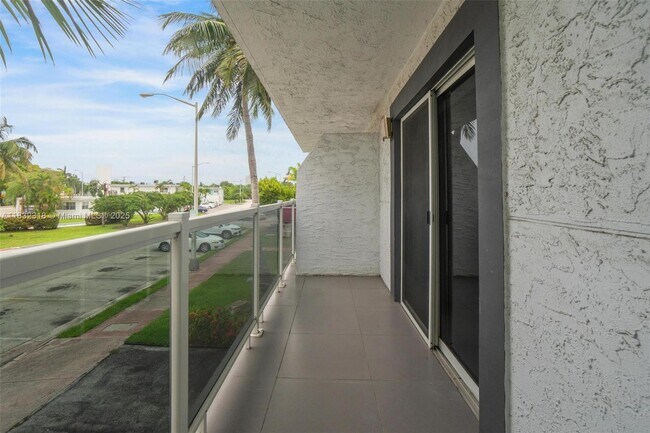 Building Photo - 1986 Biarritz Dr