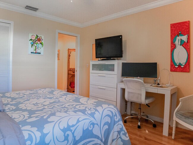 Building Photo - 1903 NE Media Ave