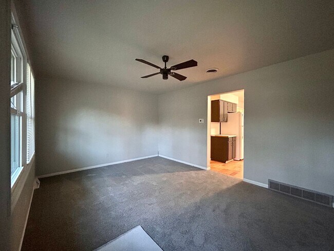 Building Photo - Wallace Ave 3189/3191