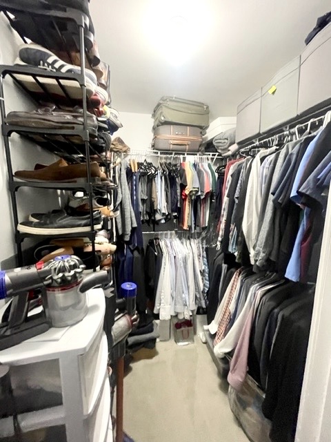 Walk-In Closet - 630 N State St