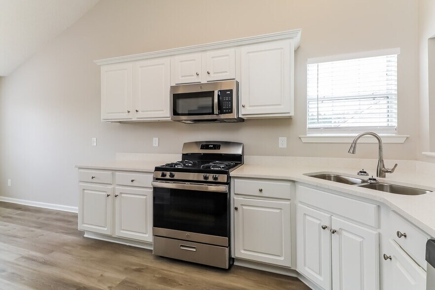 Building Photo - 553 Ransom Way