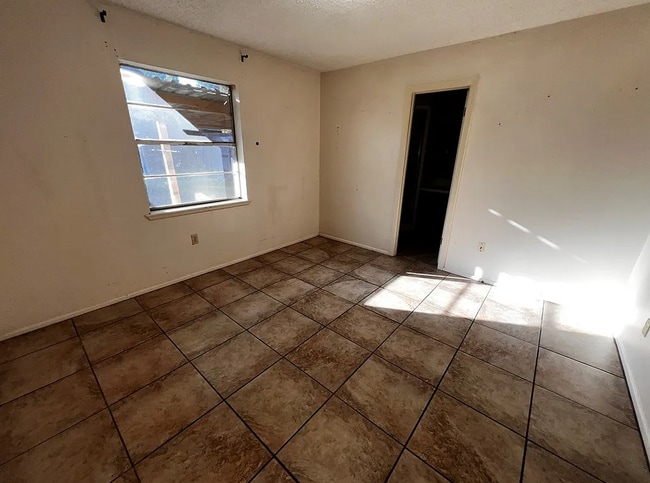 Building Photo - 165 Greenforest Trail