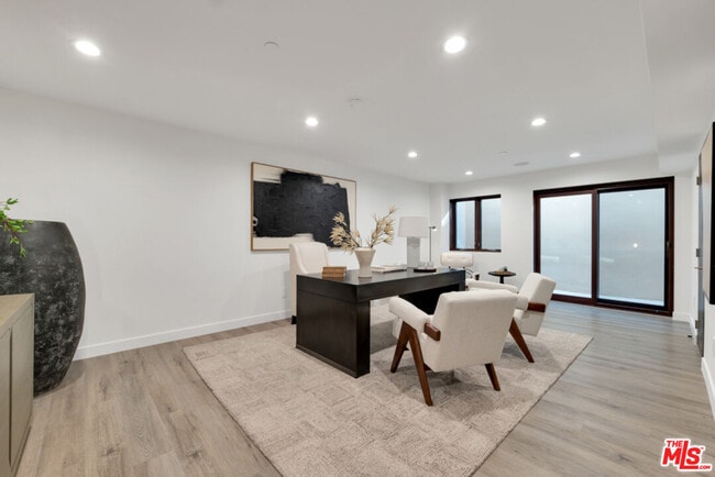 Building Photo - 3116 Elvido Dr