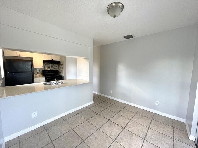 Building Photo - 200 SW 11th Ave