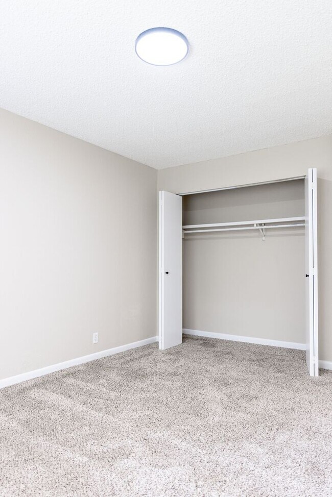 Building Photo - The Spruce - 1-Bedroom at Autumn Ridge Apa...