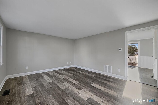 Building Photo - 2 Butternut Dr